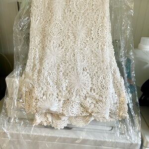 Vtg Heirloom Handmade Lace Rectangular Tablecloth 63” x 96”